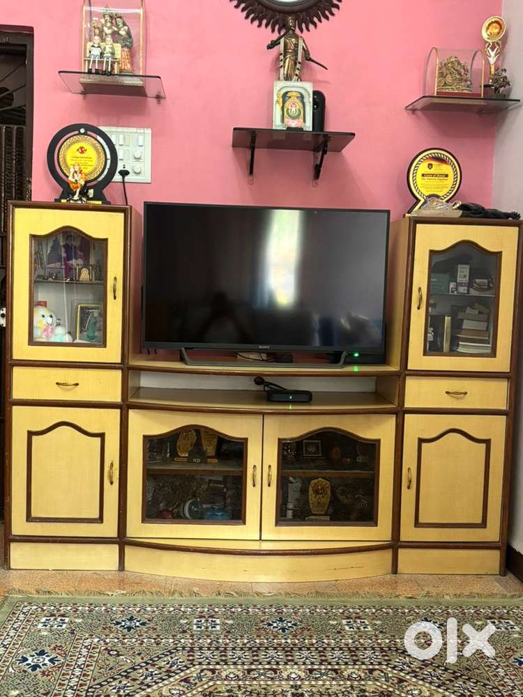 Wooden showcase @ glass top dining table with 6 chairs