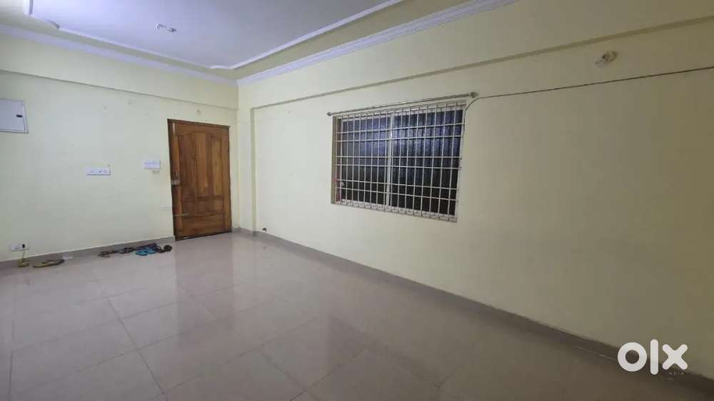 Required Female Roommates-2
