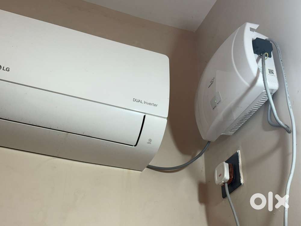 LG 1.9 year old 3 star AC with AI assiatance