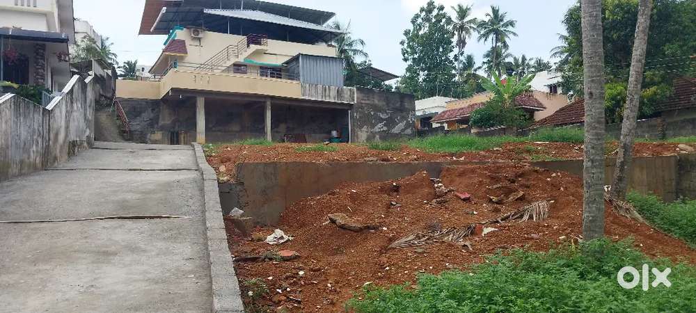 Plot for sale in poojapura