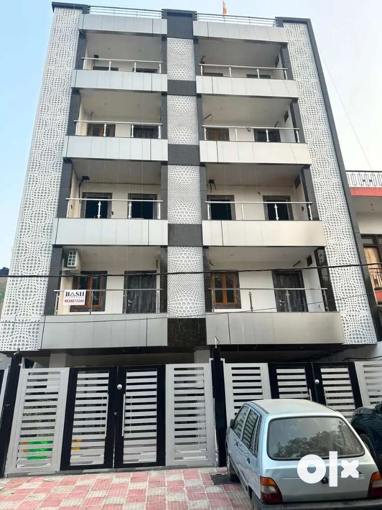 Flats available for sale in Geeta Nagar prime location