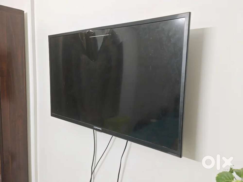 Compaq TV 32 inch with broken panel