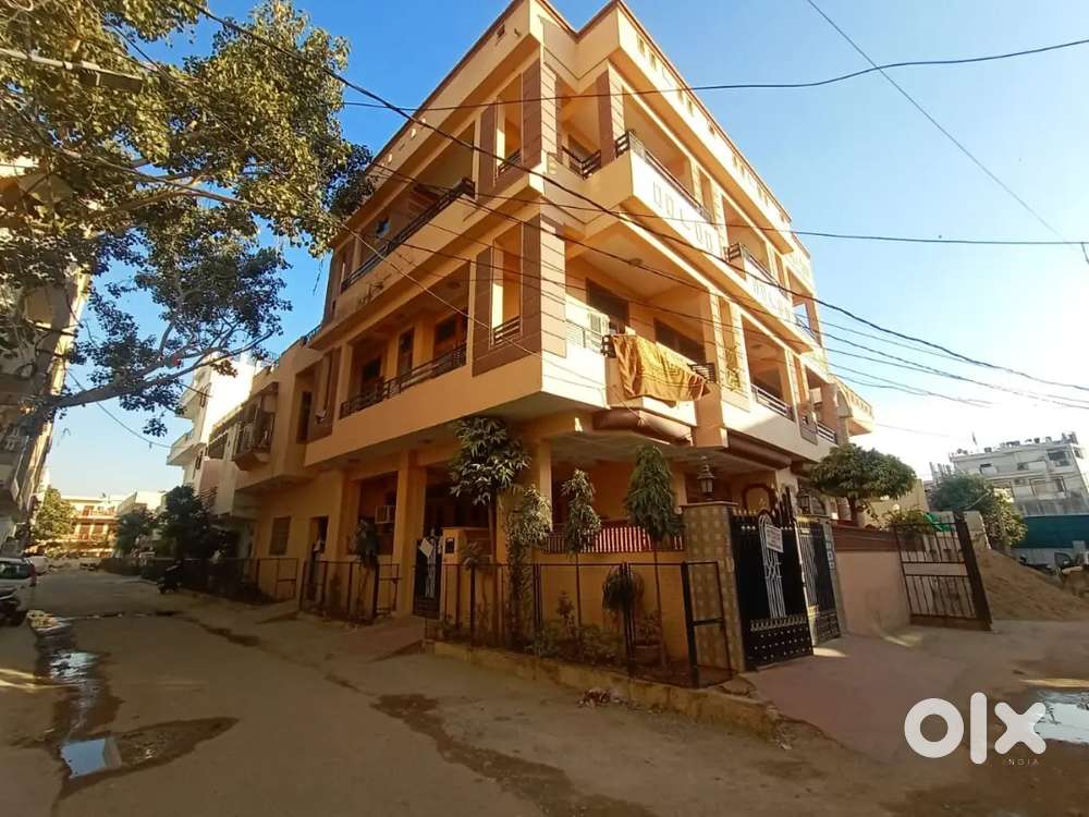 3 Floors Built Corner Property