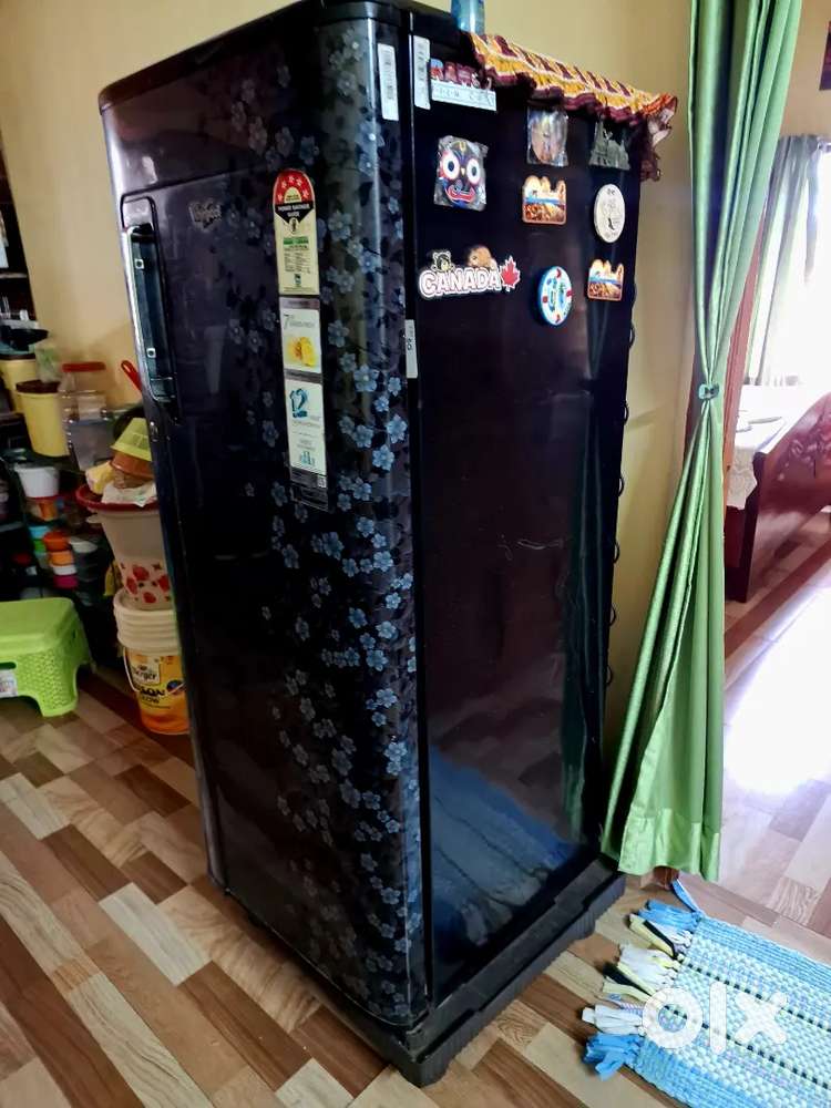 8-9 years old Whirlpool 215 litres Single Door Fridge in Good Condtion