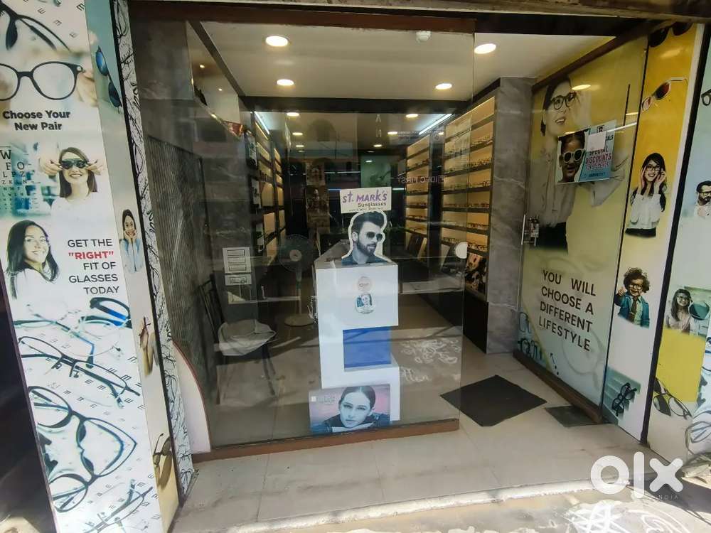 OPTICAL SHOP with fully furnished for take over