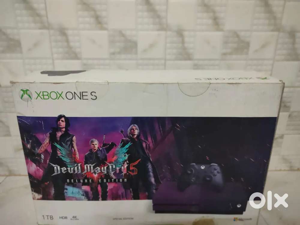 Xbox One S 1TB – Devil May Cry 5 Limited Edition  Collector’s Model