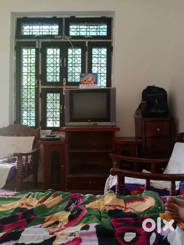 24 inches LG  tv