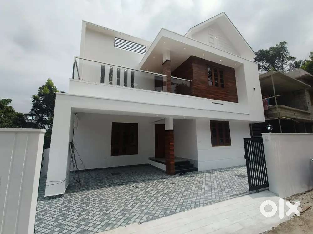 4 cent
1650 sqft
3 BHK CHANTHAVILA