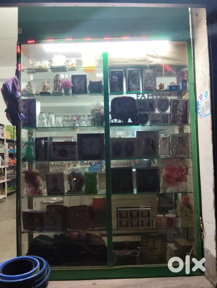 Glass showcase
