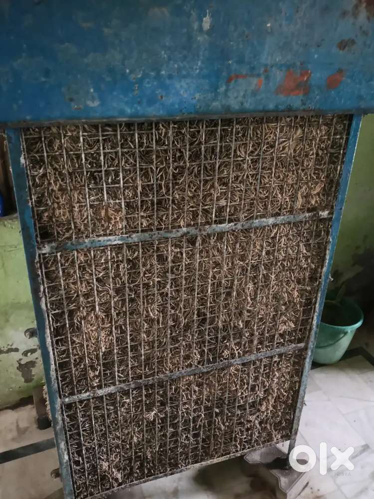 कुलर चालू हालत मे बढ़िया कंडीसन मे