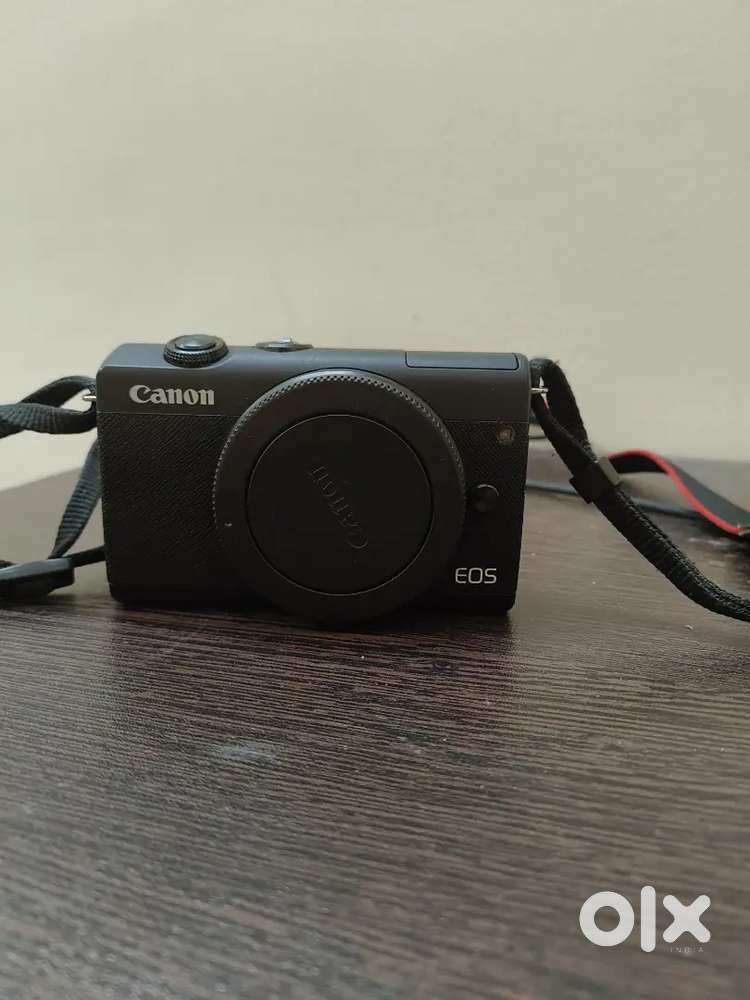 Canon eos M200 with 3 lenses