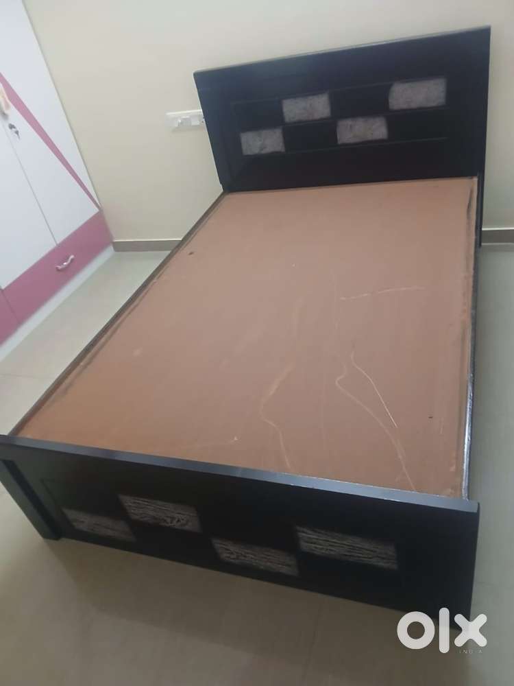 Band new 4/6 with out storage bed