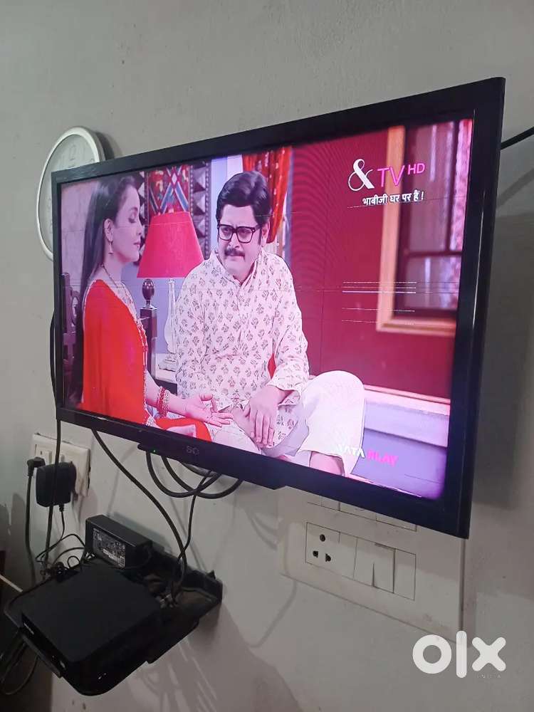 Sony 24 inch TV with original remote