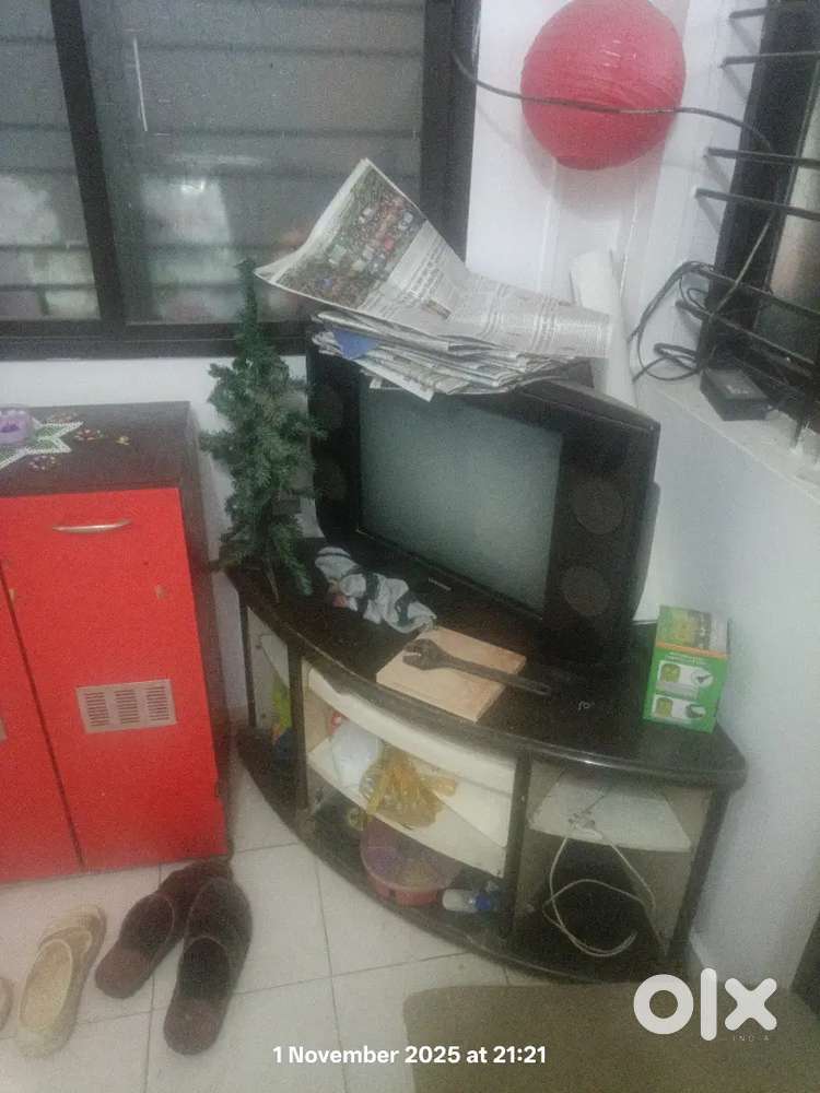 T v for sale with corm table