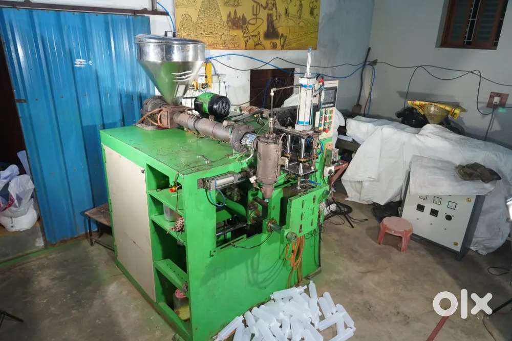 Plastic company machine operator