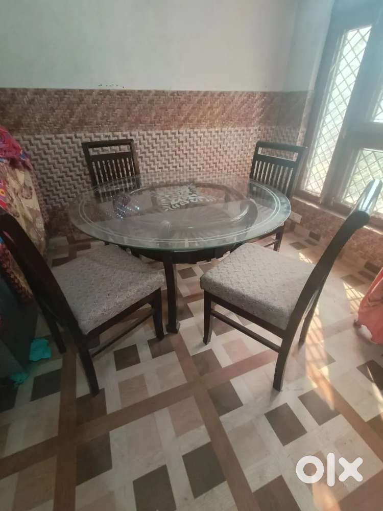 Round table Dining table with 4 chairs