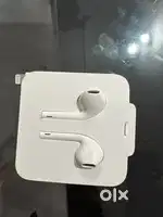 As New Apple earphone lightning