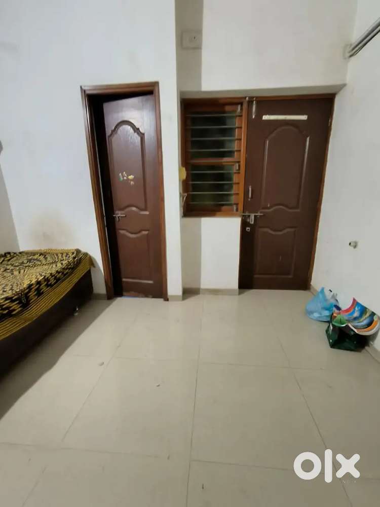 1 Room Available For Rent