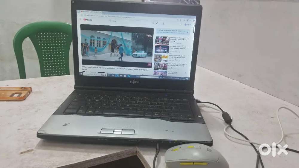 Fujitsu laptop (4/320)
