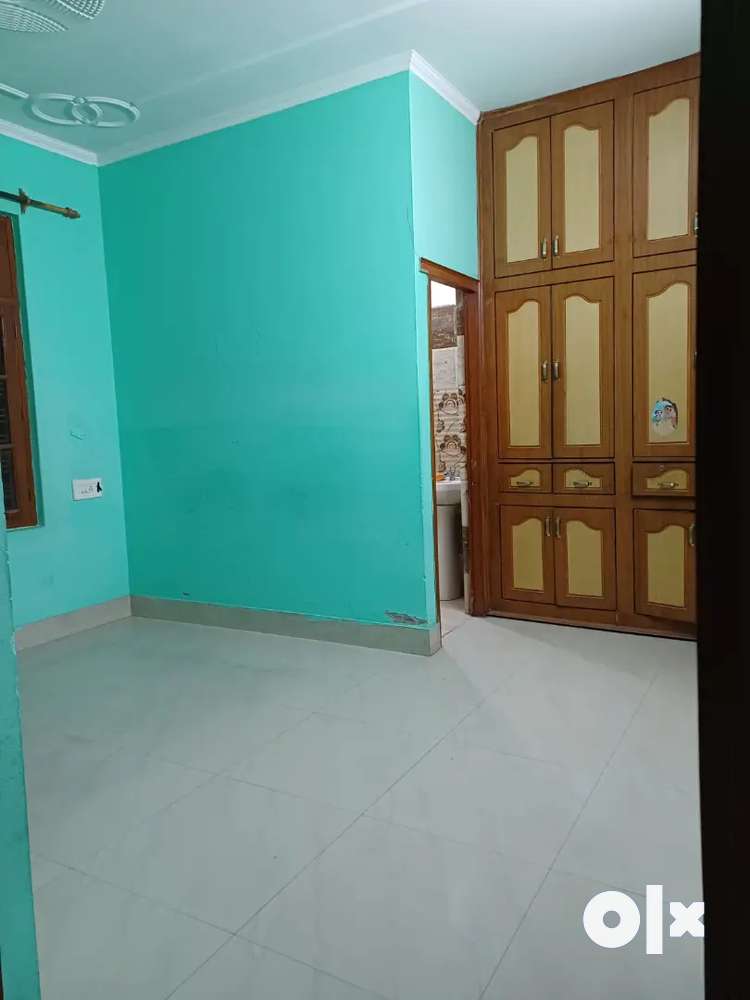 2 room set available in adarsh Colony Badripur