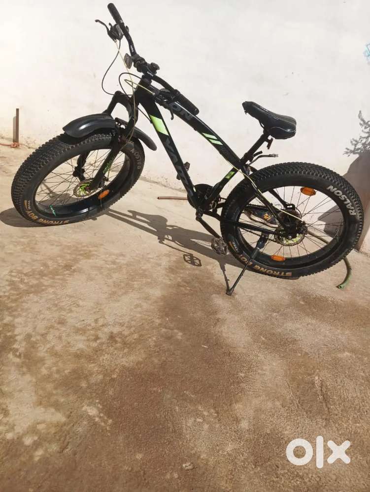 *one year old hai gear  proper work karte hai