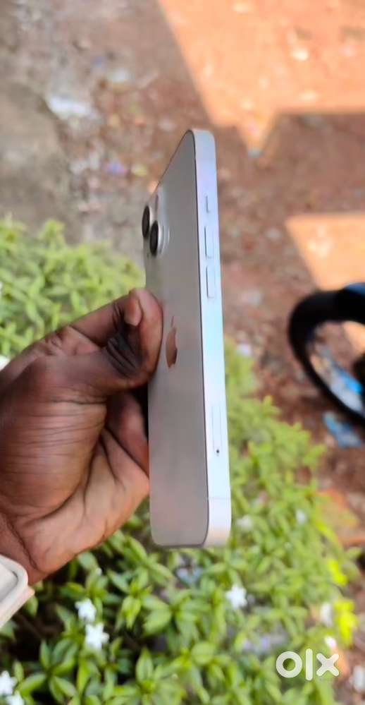 Iphone 13 white colour