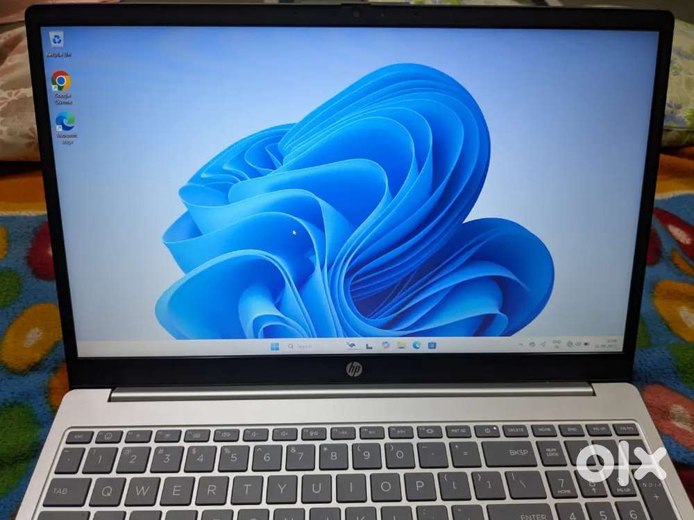 Brand Hp Laptop only 7 month old with bill box Charger very less usage