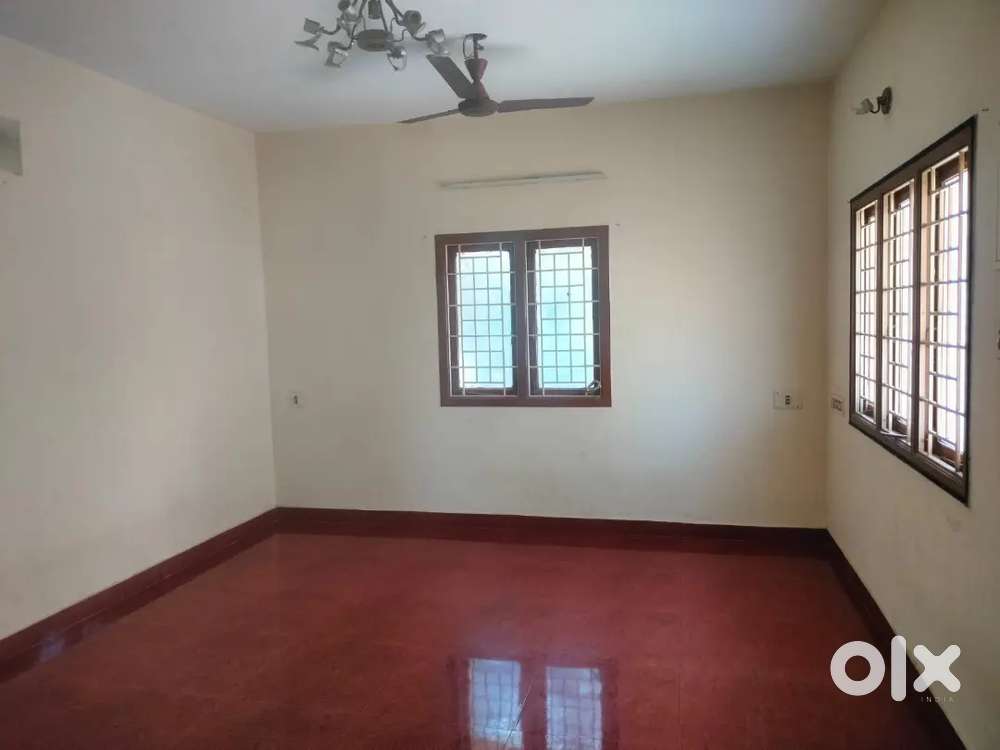 2bhk flat for lease in velachry family or  bachelor