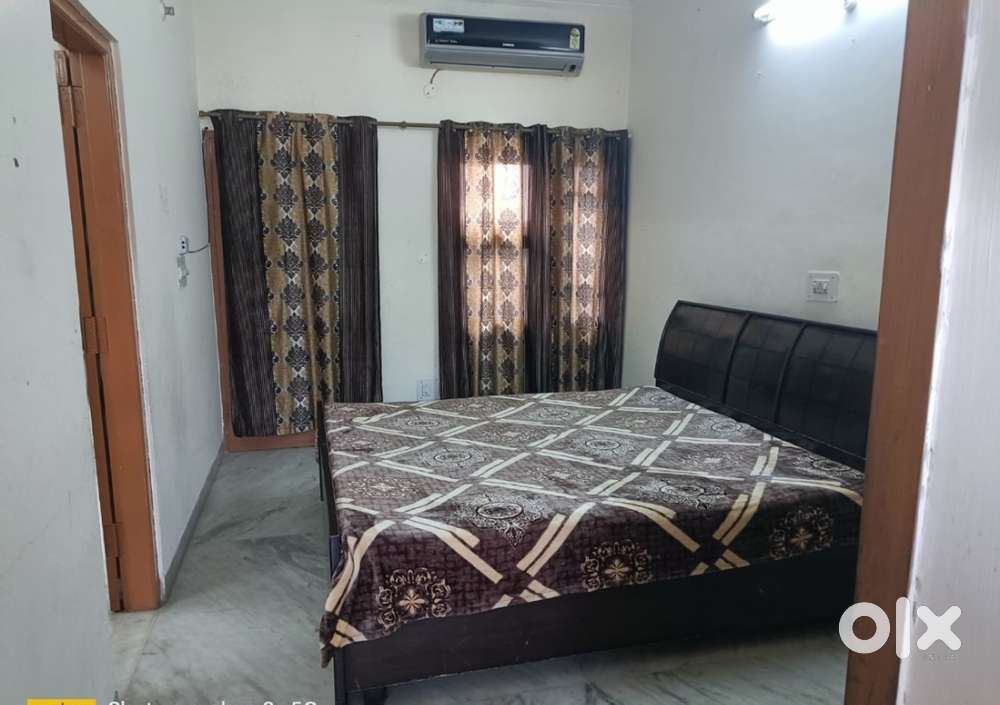 One room with kitchen for girls only