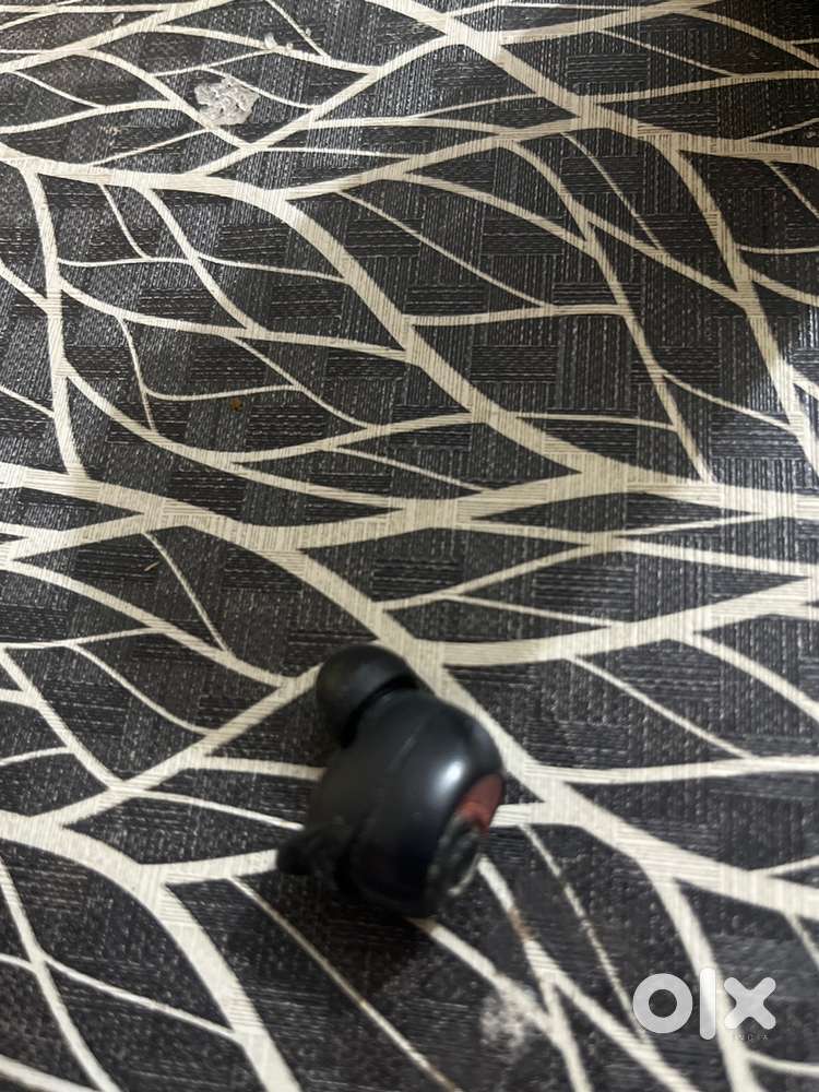 Noise X5 left earbud