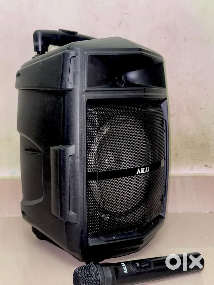AKAI WIRELESS PARTY MATE TROLLEY SPEAKER