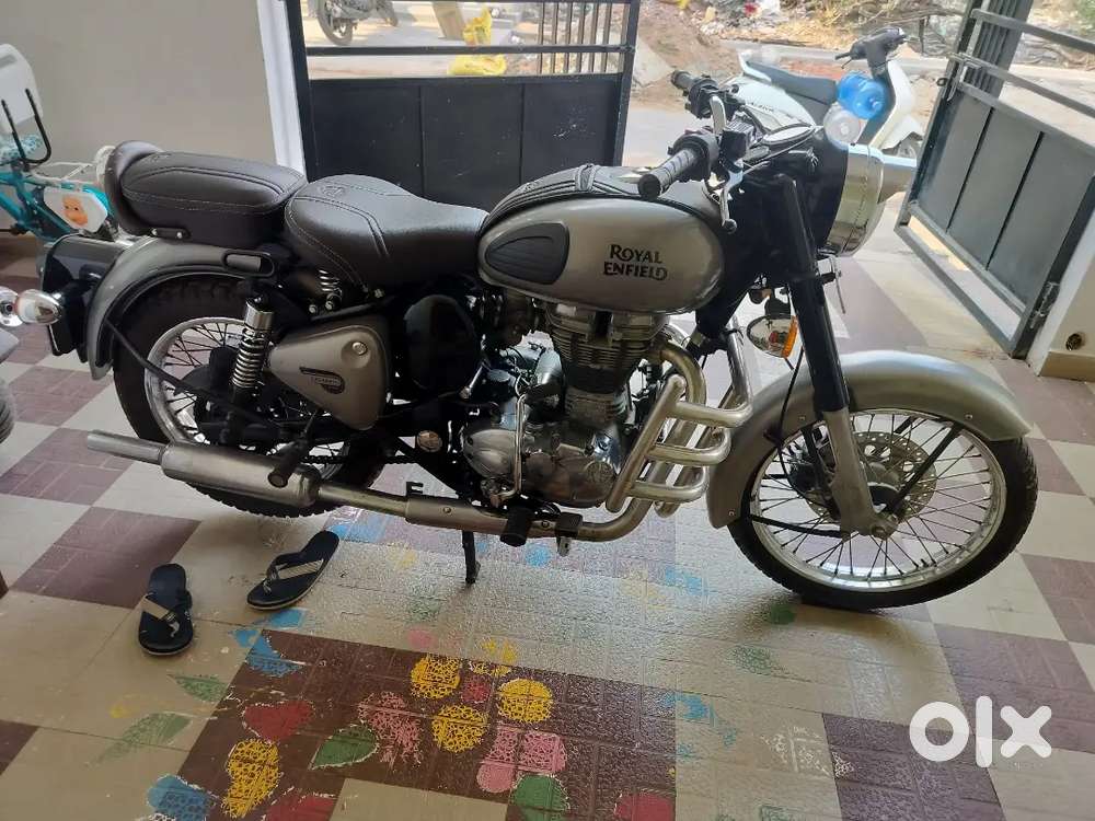Royal Enfield classic 350 super condition bike.