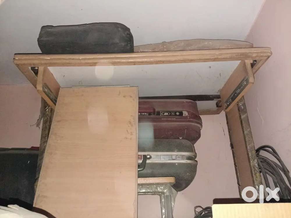 Computer table
