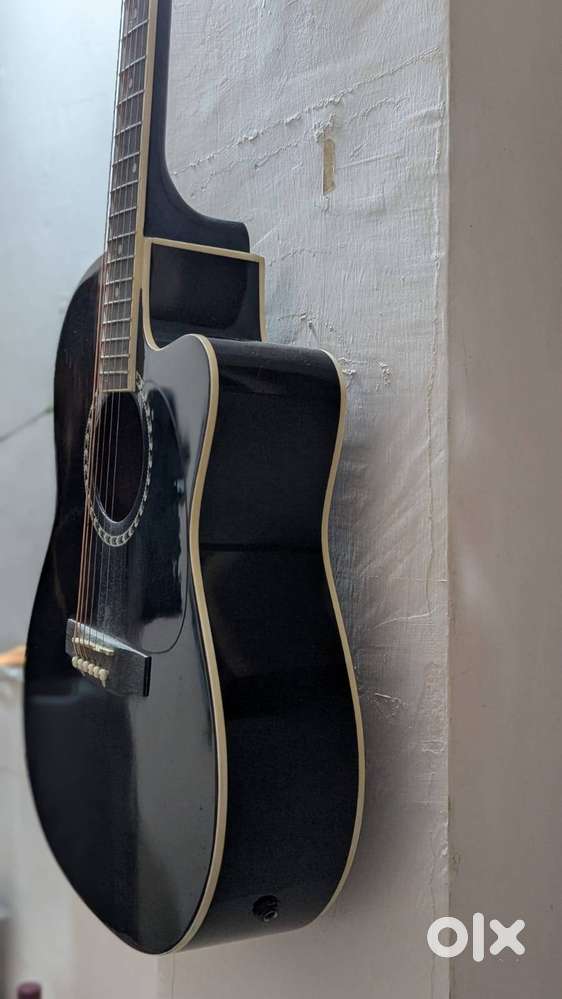 Guitar for Sale – Great Condition, Best Price!