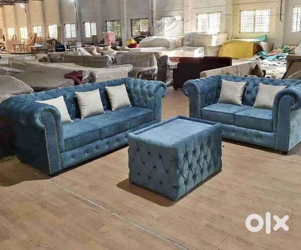 3+2 sofa with pillows Chesterfield model