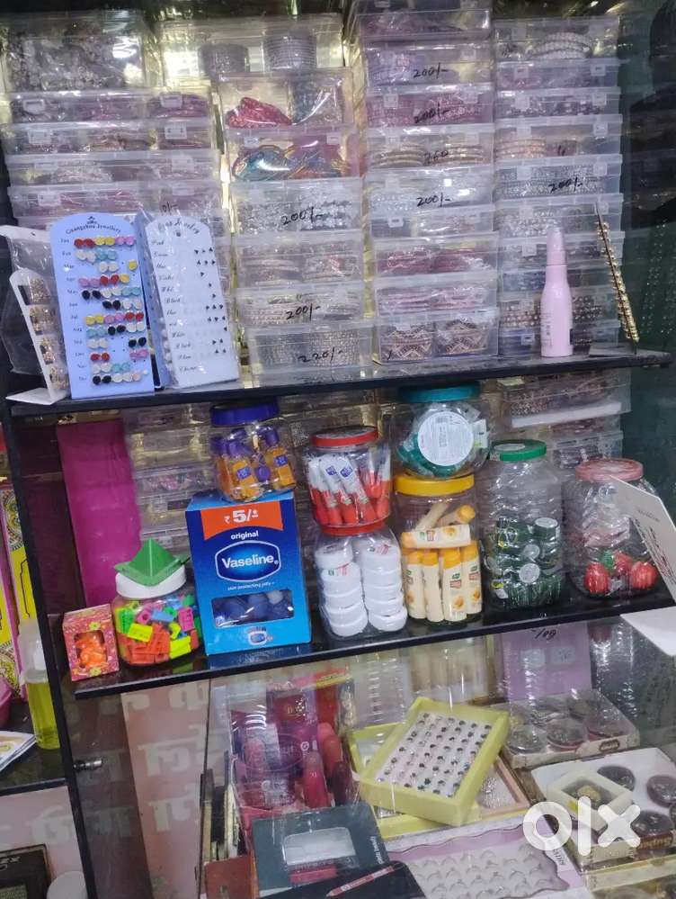 Fancy store mein kam karne ke liye