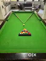 POOL TABLE with Pool Balls, 2 cue sticks and 1 set lights