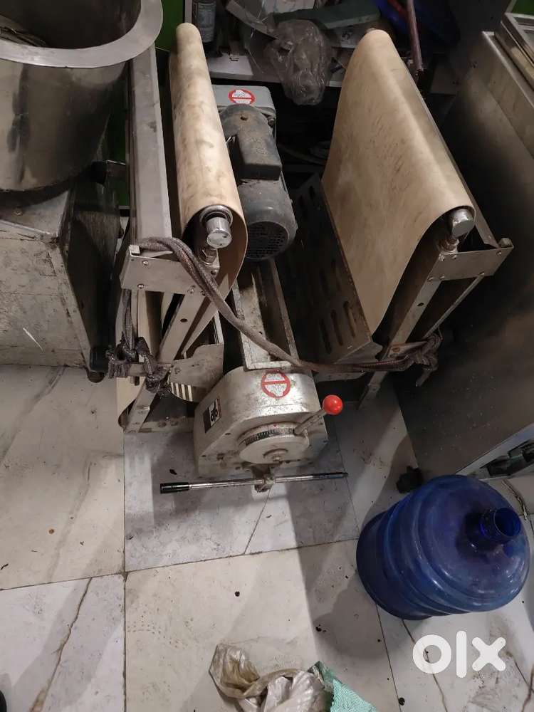 Pizza dough sheeter machine