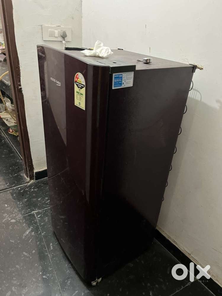 One room set available on rent with full facilities 24/7 entry