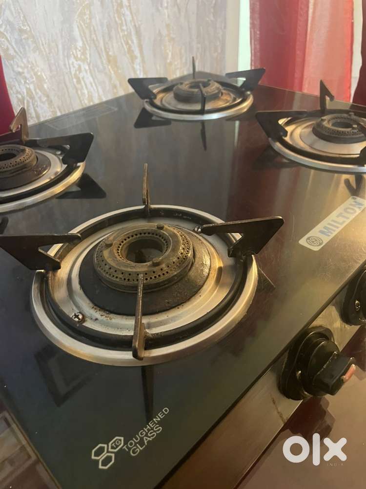 Milton Good condition 4 burner stove with toughened glass top