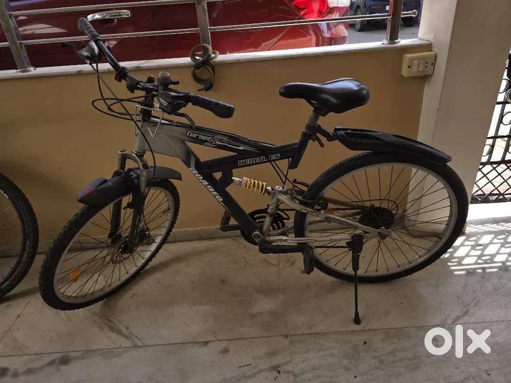 WITH GEAR, FRONT AND BACK JUMPER AND ALLOYED WHEELS