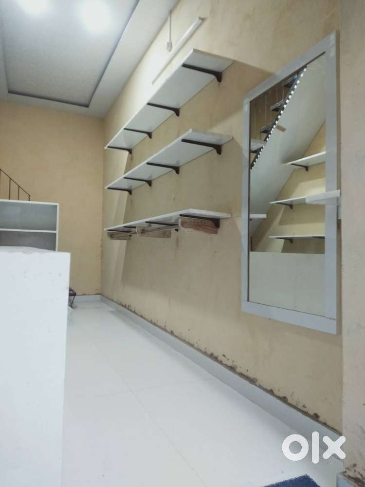 2 SHOP H uper niche rent ke liye