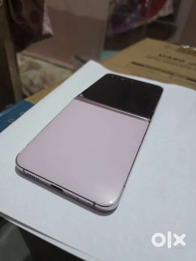 Flip 5 8GB  256 GB. Display not working