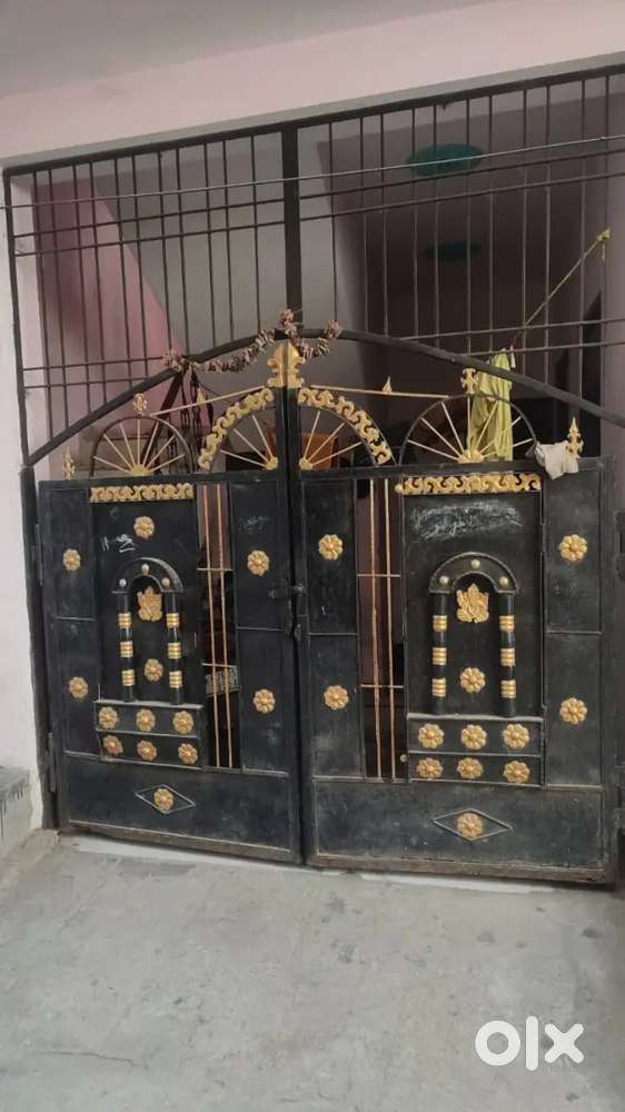 44 gaj me 4+ room ka, teen manjil me bna hua makan bikau,society patta