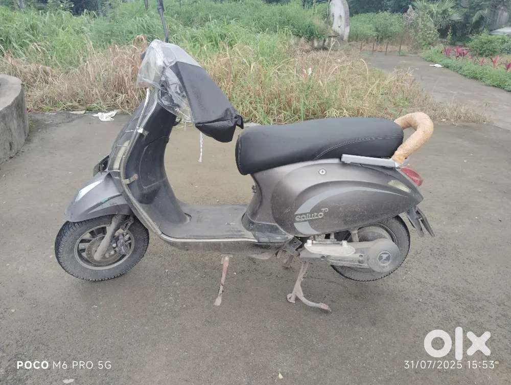 Pure ev epluto 7g electric scooter