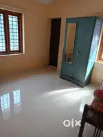 Ground floor house for rent at kaloor for bachilaurs only