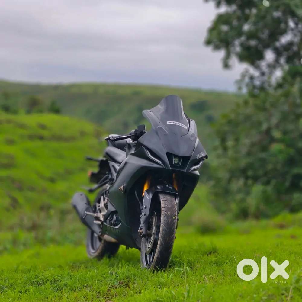 Yamaha R15 for sell for 2022 model acchi condition mein hai