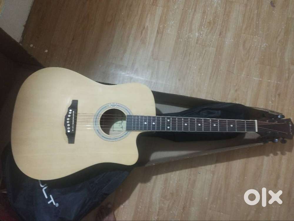To sell guitar