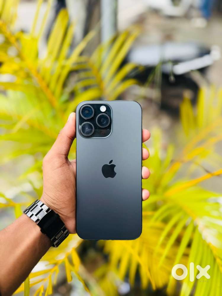 Iphone 16 pro max ( 256 gb) bh 97% 1 month warranty remains