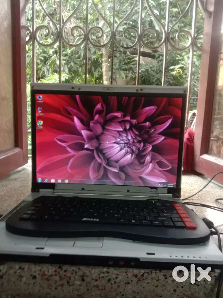 URGENTLY FOR SALE LAPTOP WITH LATHER BAG RS 5000